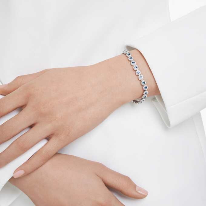 Ein Angelic Armband mit rundgeschliffenen Steinen, blau, rhodiniert Ein Angelic Armband mit rundgeschliffenen Steinen, blau, rhodiniert