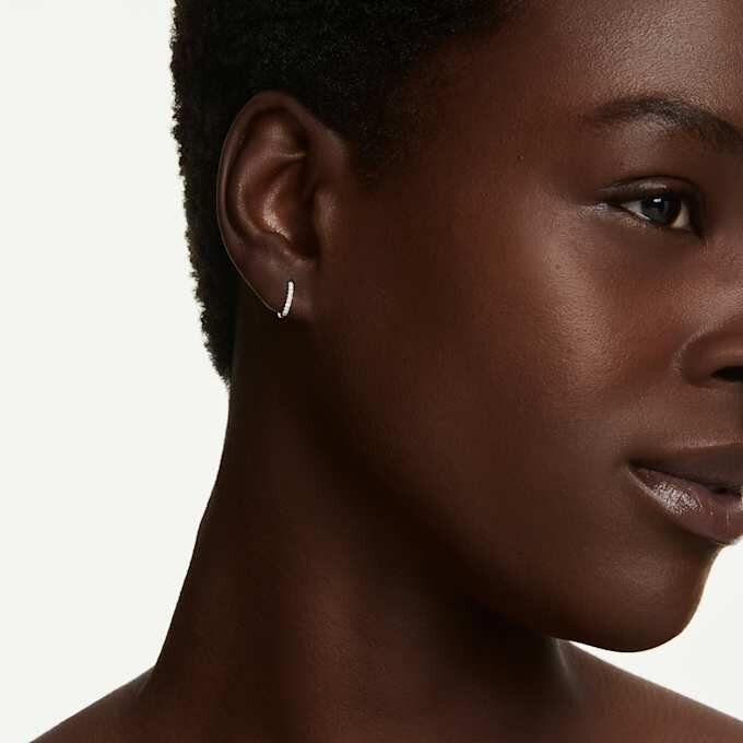 Eternity-Ohrringe mit im Labor gezüchteten Diamanten, 0,1 Karat insgesamt, runde Form, klein, 14-karätiges Weißgold Eternity-Ohrringe mit im Labor gezüchteten Diamanten, 0,1 Karat insgesamt, runde Form, klein, 14-karätiges Weißgold