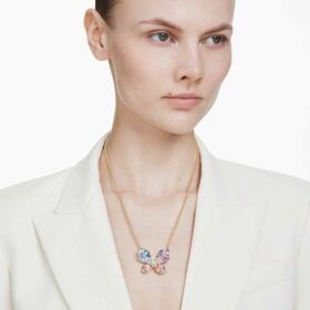 Idyllia Anhänger und Brosche mit gemischten Schliffen, Pavé, Schmetterling, mehrfarbig, goldfarben plattiert