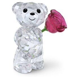 Kris Bear mit einer Rose aus Liebe