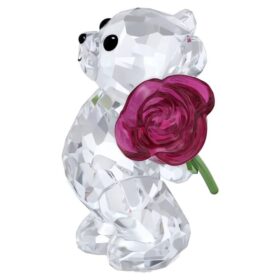 Kris Bear mit einer Rose aus Liebe