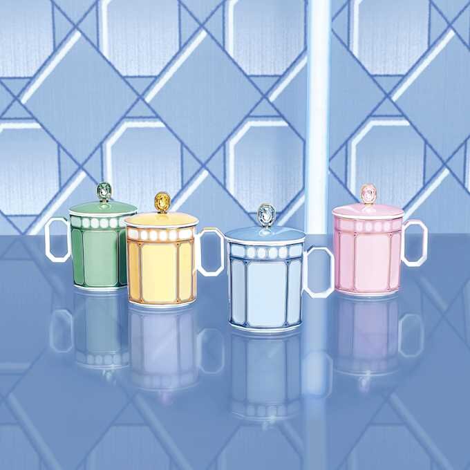 Signum-Becher mit Deckel aus Porzellan, Rosa Signum-Becher mit Deckel aus Porzellan, Rosa