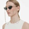 Sonnenbrille in Cat-Eye-Form, mit Kette, grau Sonnenbrille in Cat-Eye-Form, mit Kette, grau