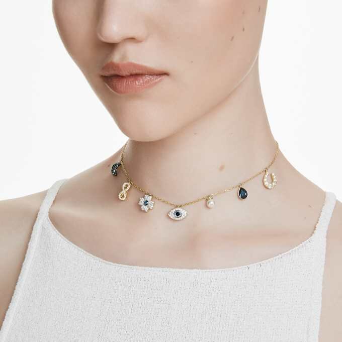 Symbolica-Halskette mit Kristallperle, Mond, Infinity-Symbol, Kleeblatt, bösem Blick und Hufeisen, blau, goldfarben plattiert Symbolica-Halskette mit Kristallperle, Mond, Infinity-Symbol, Kleeblatt, bösem Blick und Hufeisen, blau, goldfarben plattiert